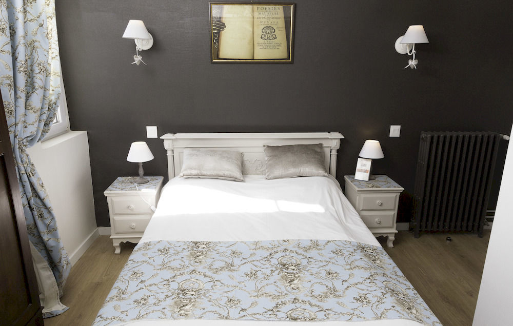 Hotel La Les Mots Passants